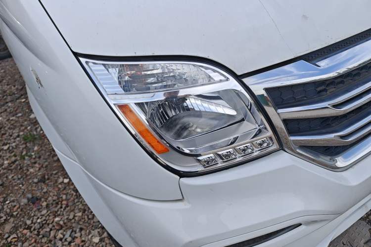 Used SAIC MAXUS Xintu EV80 2023 EV80 PLUS Multi-Functional Passenger Vehicle Short Wheelbase Low Roof Right Front Headlight