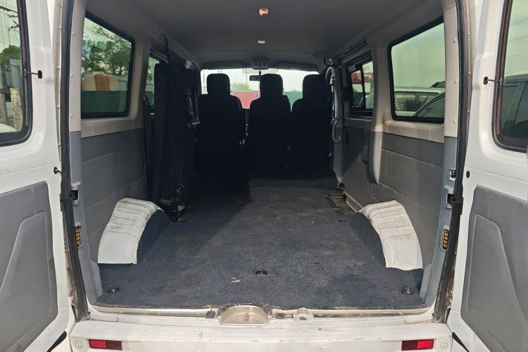 Used SAIC MAXUS Xintu EV80 2023 EV80 PLUS Multi-Functional Passenger Vehicle Short Wheelbase Low Roof Trunk
