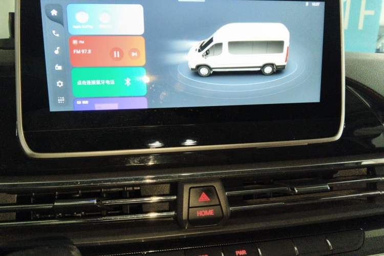 Used SAIC MAXUS Xintu EV90 2022 VAN Long Wheelbase High Roof 3 Seats 72 kWh Audio And AC Panel