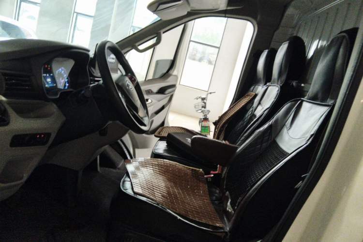 Used SAIC MAXUS Xintu EV90 2022 VAN Long Wheelbase High Roof 3 Seats 72 kWh Driver Seat