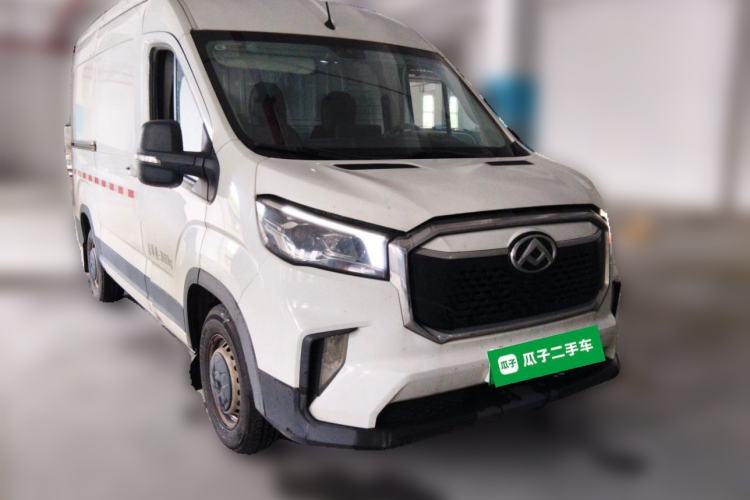 Used SAIC MAXUS Xintu EV90 2022 VAN Long Wheelbase High Roof 3 Seats 72 kWh Front Right 45 Deg