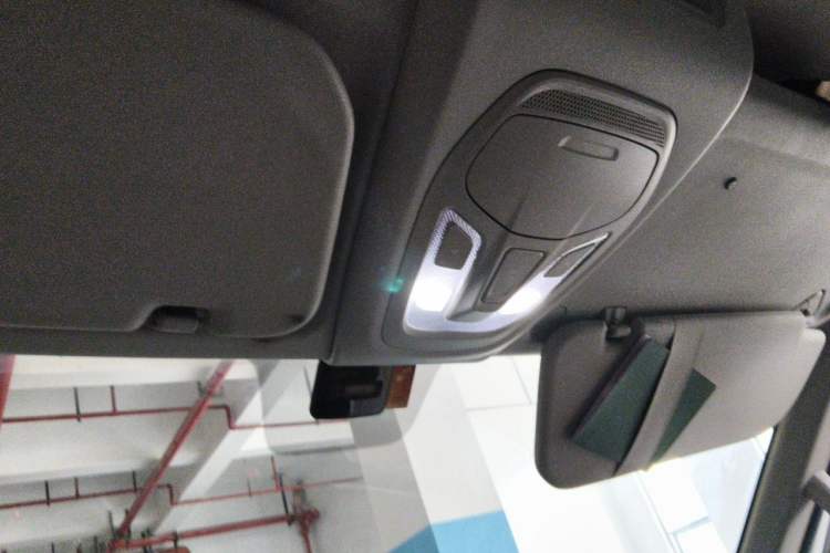 Used SAIC MAXUS Xintu EV90 2022 VAN Long Wheelbase High Roof 3 Seats 72 kWh Headliner