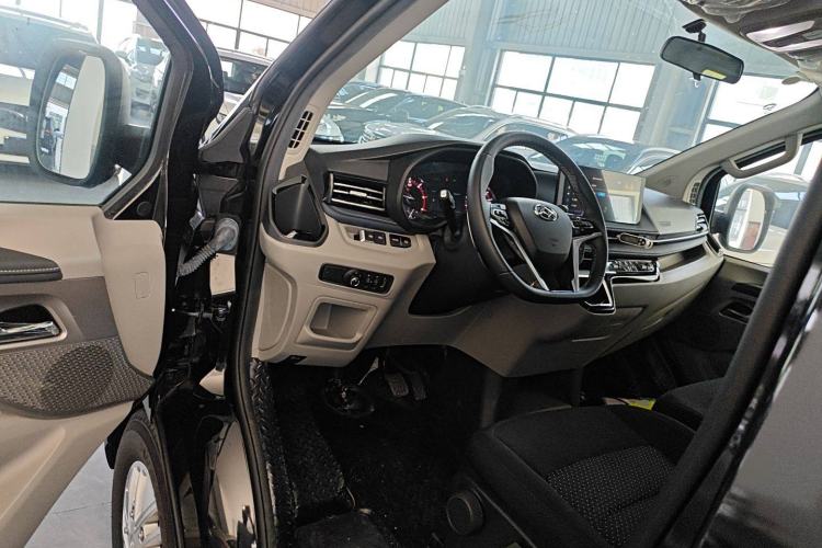 Used SAIC MAXUS Xintu V70 2023 2.0T Elite Edition Automatic Short Wheelbase Low Roof – 5/6 Seats Driver Seat
