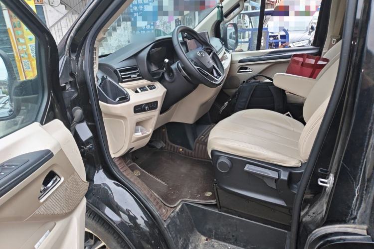 Used SAIC MAXUS Xintu V70 2023 2.0T Luxury Edition Automatic Long Wheelbase Mid-Roof 9-Seater Driver Seat