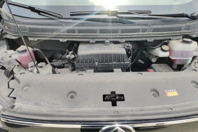 Used SAIC MAXUS Xintu V70 2023 2.0T Elite Edition Automatic Short Wheelbase Low Roof – 5/6 Seats Engine Bay