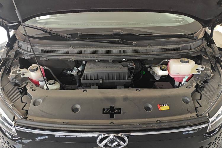 Used SAIC MAXUS Xintu V70 2023 2.0T Elite Edition Automatic Short Wheelbase Low Roof – 5/6 Seats Engine Bay