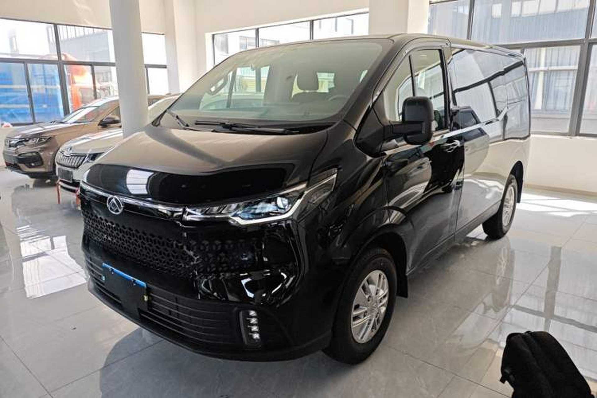 Used SAIC MAXUS Xintu V70 2023 2.0T Elite Edition Automatic Short Wheelbase Low Roof – 5/6 Seats Front Left 45 Deg