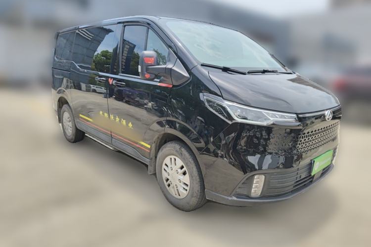Used SAIC MAXUS Xintu V70 2023 2.0T Elite Edition Automatic Short Wheelbase Low Roof – 5/6 Seats Front Right 45 Deg