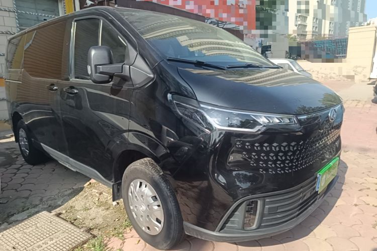 Used SAIC MAXUS Xintu V70 2023 2.0T Elite Edition Automatic Short Wheelbase Low Roof – 5/6 Seats Front Right 45 Deg
