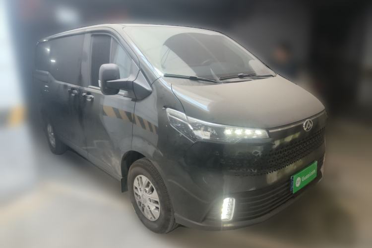 Used SAIC MAXUS Xintu V70 2023 2.0T Elite Edition Manual Transmission Short Wheelbase Low Roof 5/6 Seats (125 hp) Front Right 45 Deg