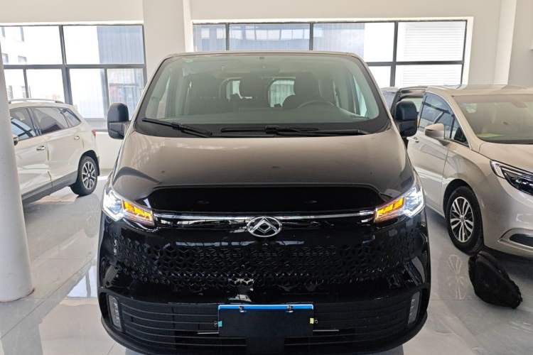Used SAIC MAXUS Xintu V70 2023 2.0T Elite Edition Automatic Short Wheelbase Low Roof – 5/6 Seats Front