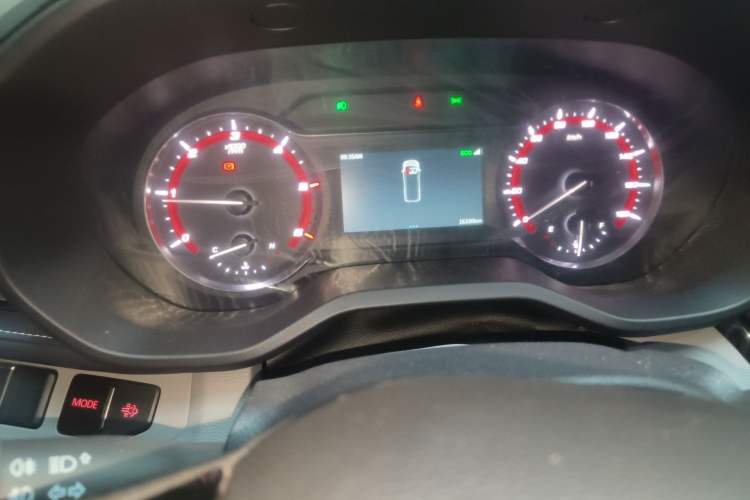 Used SAIC MAXUS Xintu V70 2023 2.0T Elite Edition Manual Transmission Short Wheelbase Low Roof 5/6 Seats (125 hp) Instrument Cluster