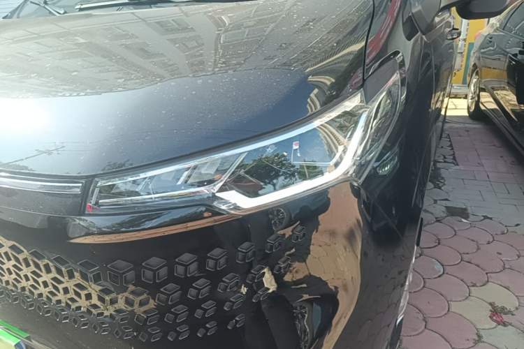 Used SAIC MAXUS Xintu V70 2023 2.0T Elite Edition Automatic Short Wheelbase Low Roof – 5/6 Seats Left Front Headlight
