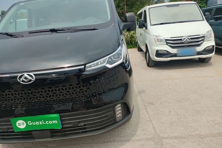 Used SAIC MAXUS Xintu V70 2023 2.0T Elite Edition Automatic Short Wheelbase Low Roof – 5/6 Seats Left Front Headlight