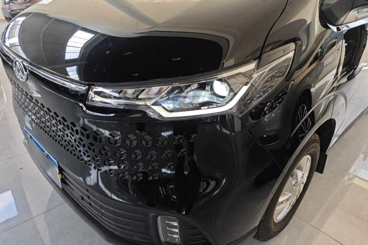 Used SAIC MAXUS Xintu V70 2023 2.0T Elite Edition Automatic Short Wheelbase Low Roof – 5/6 Seats Left Front Headlight