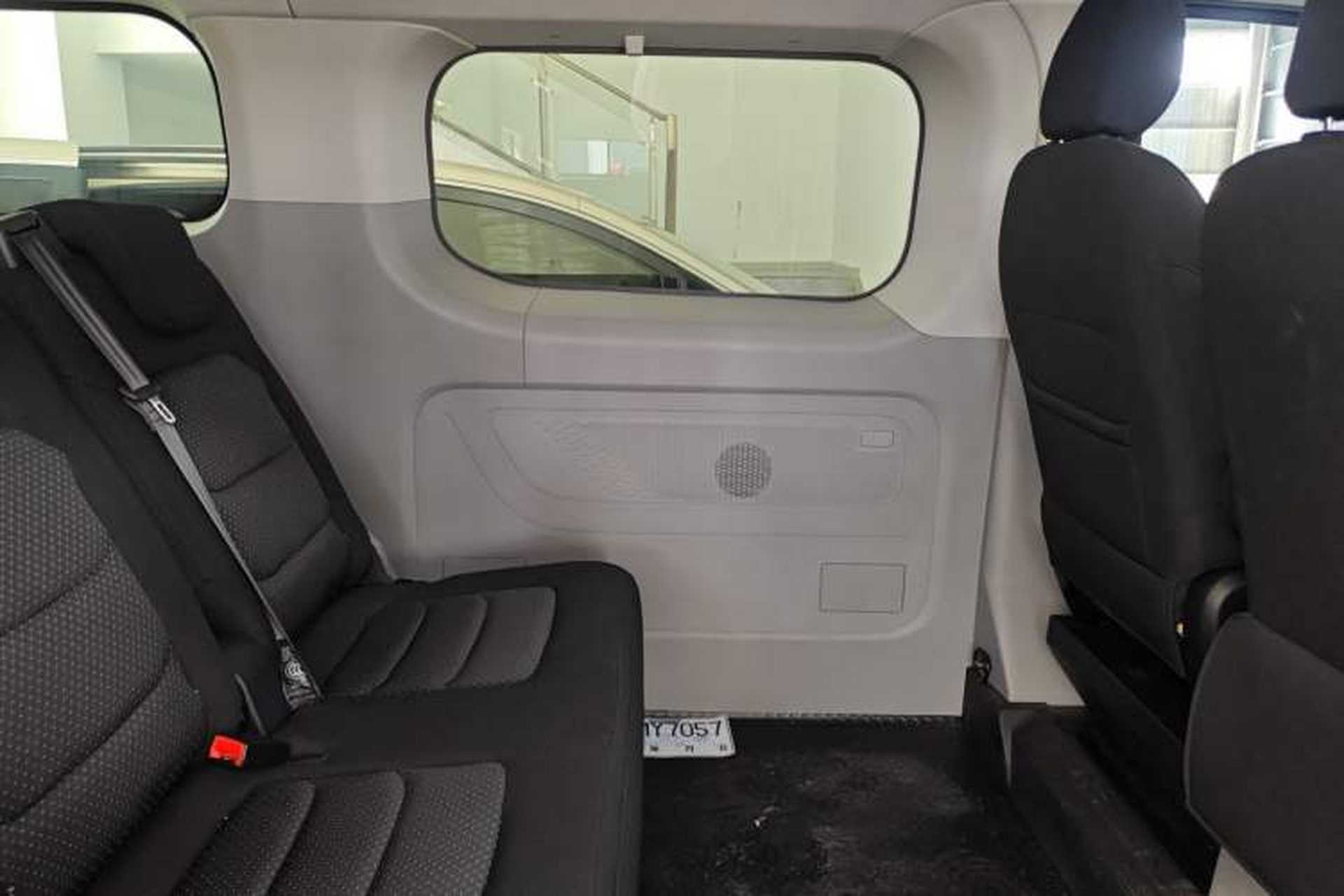 Used SAIC MAXUS Xintu V70 2023 2.0T Elite Edition Automatic Short Wheelbase Low Roof – 5/6 Seats Left Rear Door Interior