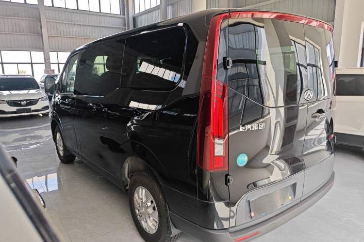 Used SAIC MAXUS Xintu V70 2023 2.0T Elite Edition Automatic Short Wheelbase Low Roof – 5/6 Seats Left Side