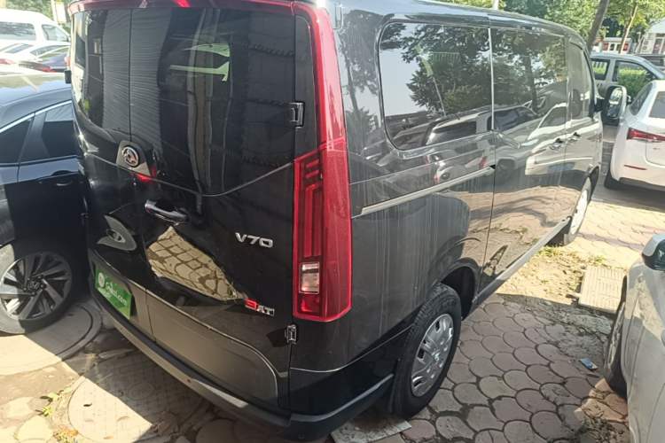 Used SAIC MAXUS Xintu V70 2023 2.0T Elite Edition Automatic Short Wheelbase Low Roof – 5/6 Seats Rear Right 45 Deg