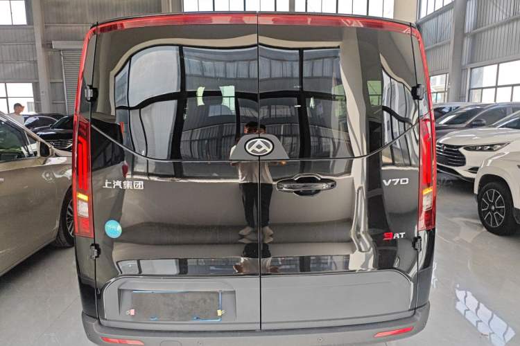 Used SAIC MAXUS Xintu V70 2023 2.0T Elite Edition Automatic Short Wheelbase Low Roof – 5/6 Seats Rear