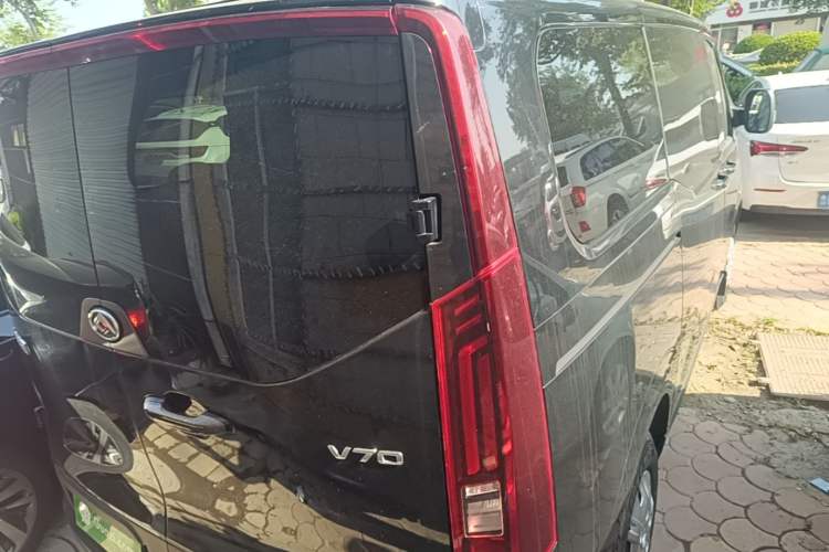 Used SAIC MAXUS Xintu V70 2023 2.0T Elite Edition Automatic Short Wheelbase Low Roof – 5/6 Seats Right Rear Taillight