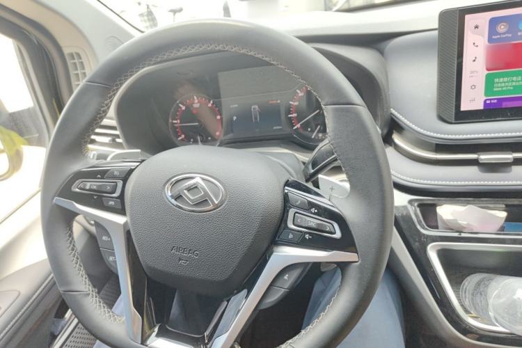 Used SAIC MAXUS Xintu V70 2023 2.0T Elite Edition Automatic Short Wheelbase Low Roof – 5/6 Seats Steering Wheel