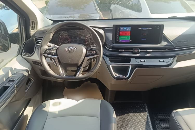 Used SAIC MAXUS Xintu V70 2023 2.0T Elite Edition Automatic Short Wheelbase Low Roof – 5/6 Seats Steering Wheel