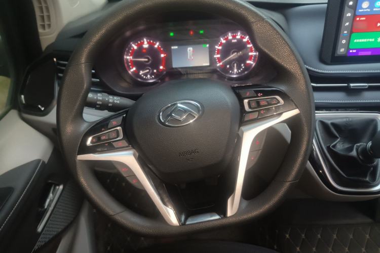 Used SAIC MAXUS Xintu V70 2023 2.0T Elite Edition Manual Transmission Short Wheelbase Low Roof 5/6 Seats (125 hp) Steering Wheel