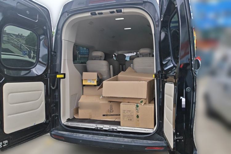 Used SAIC MAXUS Xintu V70 2023 2.0T Luxury Edition Automatic Long Wheelbase Mid-Roof 9-Seater Trunk