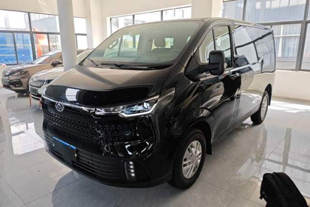 Used SAIC MAXUS Xintu V70 2023 2.0T Elite Edition Automatic Short Wheelbase Low Roof – 5/6 Seats