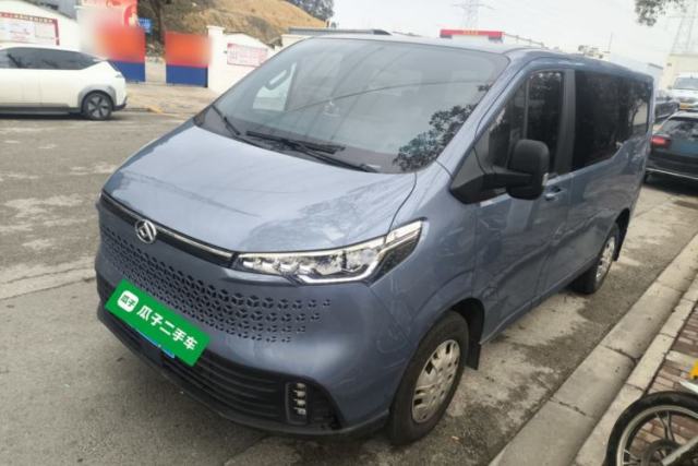 Used SAIC MAXUS Xintu V70 2023 2.0T Elite Edition Manual Transmission Short Wheelbase Low Roof 5/6 Seats (125 hp)