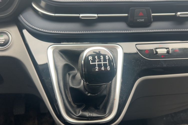 Used SAIC MAXUS Xintu V70 2023 2.0T Elite Edition Manual Transmission Short Wheelbase Low Roof 5/6 Seats (125 hp) Gear Lever