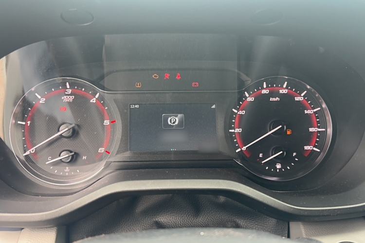 Used SAIC MAXUS Xintu V70 2023 2.0T Elite Edition Manual Transmission Short Wheelbase Low Roof 5/6 Seats (125 hp) Instrument Cluster