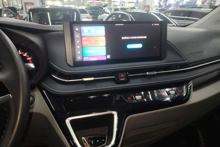 Used SAIC MAXUS Xintu V70 2023 2.0T Elite Edition Automatic Short Wheelbase Low Roof – 5/6 Seats Audio And AC Panel