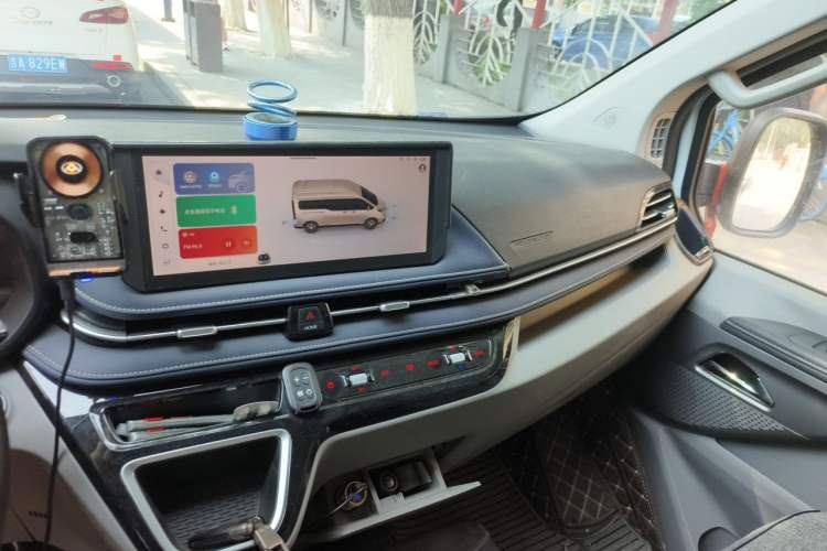 Used SAIC MAXUS Xintu V70 2023 2.0T Elite Edition Automatic Short Wheelbase Low Roof – 5/6 Seats Audio And AC Panel