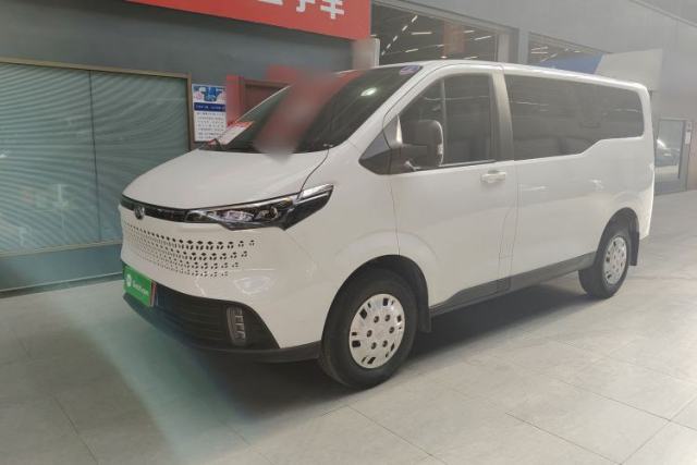 Used SAIC MAXUS Xintu V70 2023 2.0T Elite Edition Manual Transmission Short Wheelbase Low Roof 5/6 Seats (125 hp)