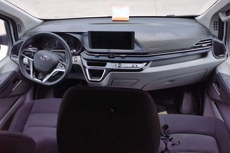 Used SAIC MAXUS Xintu V70 2023 2.0T Elite Edition Automatic Long Wheelbase Mid-Height 6/7 Seats Center Console