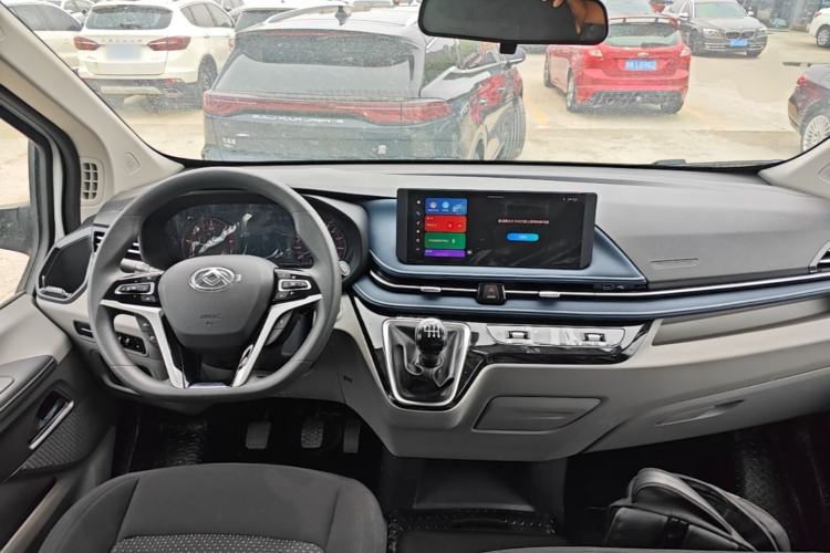 Used SAIC MAXUS Xintu V70 2023 2.0T Elite Edition Manual Transmission Short Wheelbase Low Roof 5/6 Seats (125 hp) Center Console
