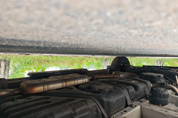 Used SAIC MAXUS Xintu V70 2023 2.0T Elite Edition Automatic Long Wheelbase Mid-Height 6/7 Seats Chassis Rear Left