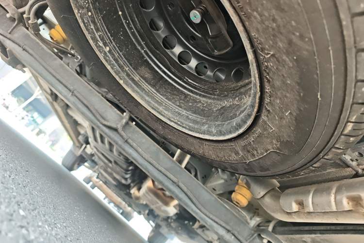 Used SAIC MAXUS Xintu V70 2023 2.0T Elite Edition Automatic Long Wheelbase Mid-Height 6/7 Seats Chassis Rear