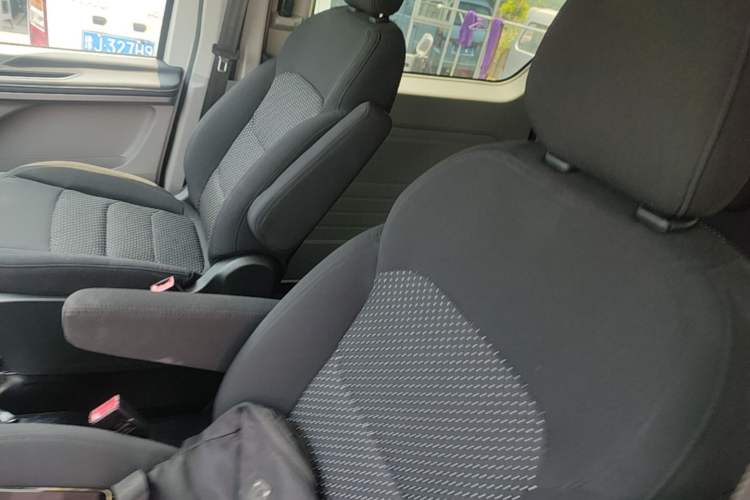 Used SAIC MAXUS Xintu V70 2023 2.0T Elite Edition Automatic Long Wheelbase Mid-Height 6/7 Seats Driver Seat
