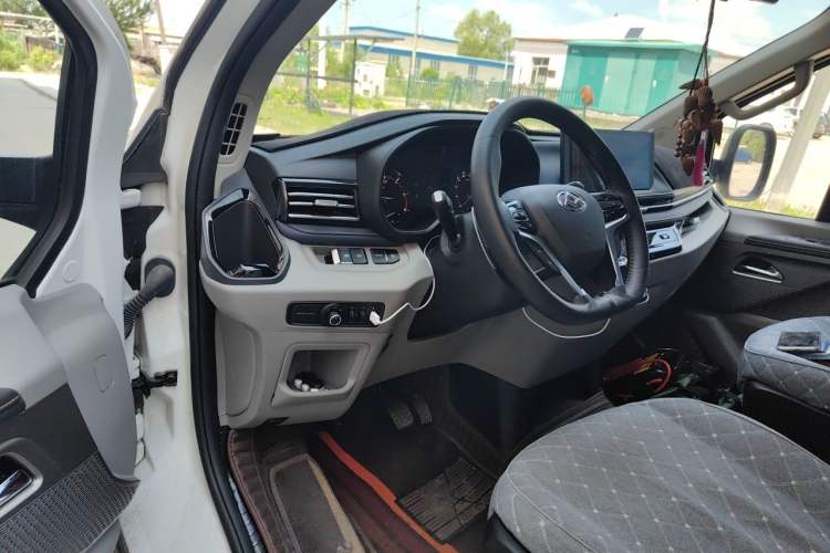 Used SAIC MAXUS Xintu V70 2023 2.0T Elite Edition Automatic Long Wheelbase Mid-Height 6/7 Seats Driver Seat