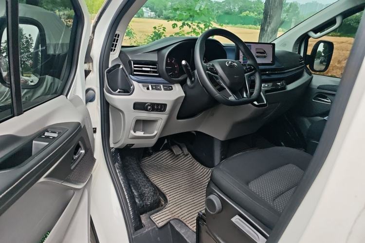Used SAIC MAXUS Xintu V70 2023 2.0T Elite Edition Automatic Long Wheelbase Mid-Height 6/7 Seats Driver Seat