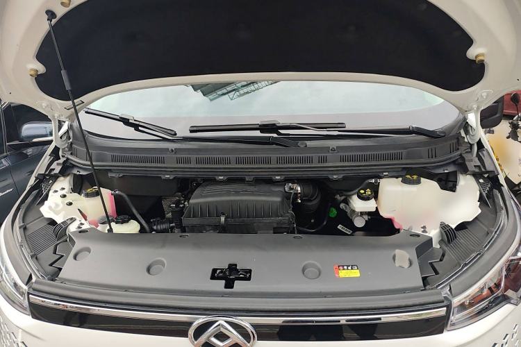 Used SAIC MAXUS Xintu V70 2023 2.0T Elite Edition Automatic Short Wheelbase Low Roof – 5/6 Seats Engine Bay