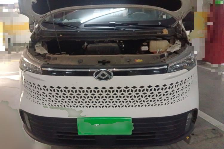 Used SAIC MAXUS Xintu V70 2023 2.0T Elite Edition Manual Transmission Short Wheelbase Low Roof 5/6 Seats (125 hp) Engine Bay