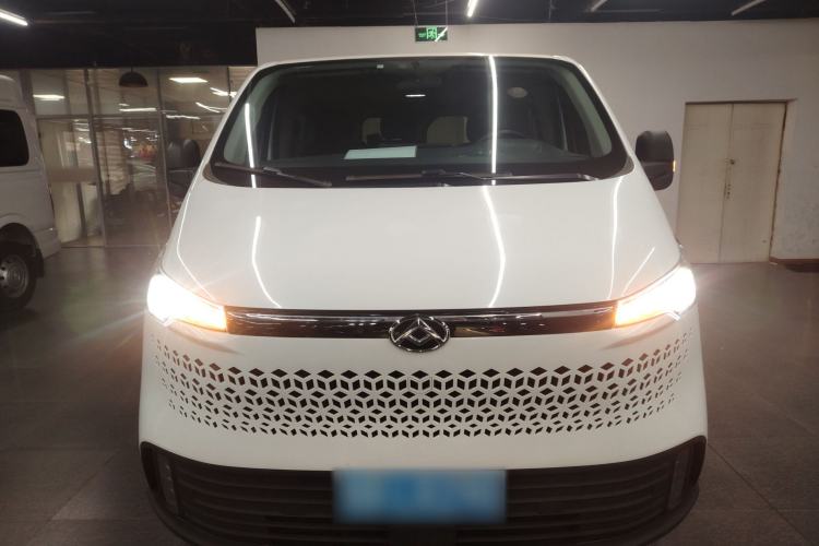 Used SAIC MAXUS Xintu V70 2023 2.0T Elite Edition Automatic Short Wheelbase Low Roof – 5/6 Seats Exterior 1