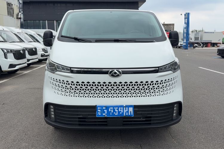 Used SAIC MAXUS Xintu V70 2023 2.0T Elite Edition Automatic Short Wheelbase Low Roof – 5/6 Seats Exterior 1