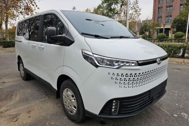 Used SAIC MAXUS Xintu V70 2023 2.0T Elite Edition Automatic Short Wheelbase Low Roof – 5/6 Seats Exterior 2