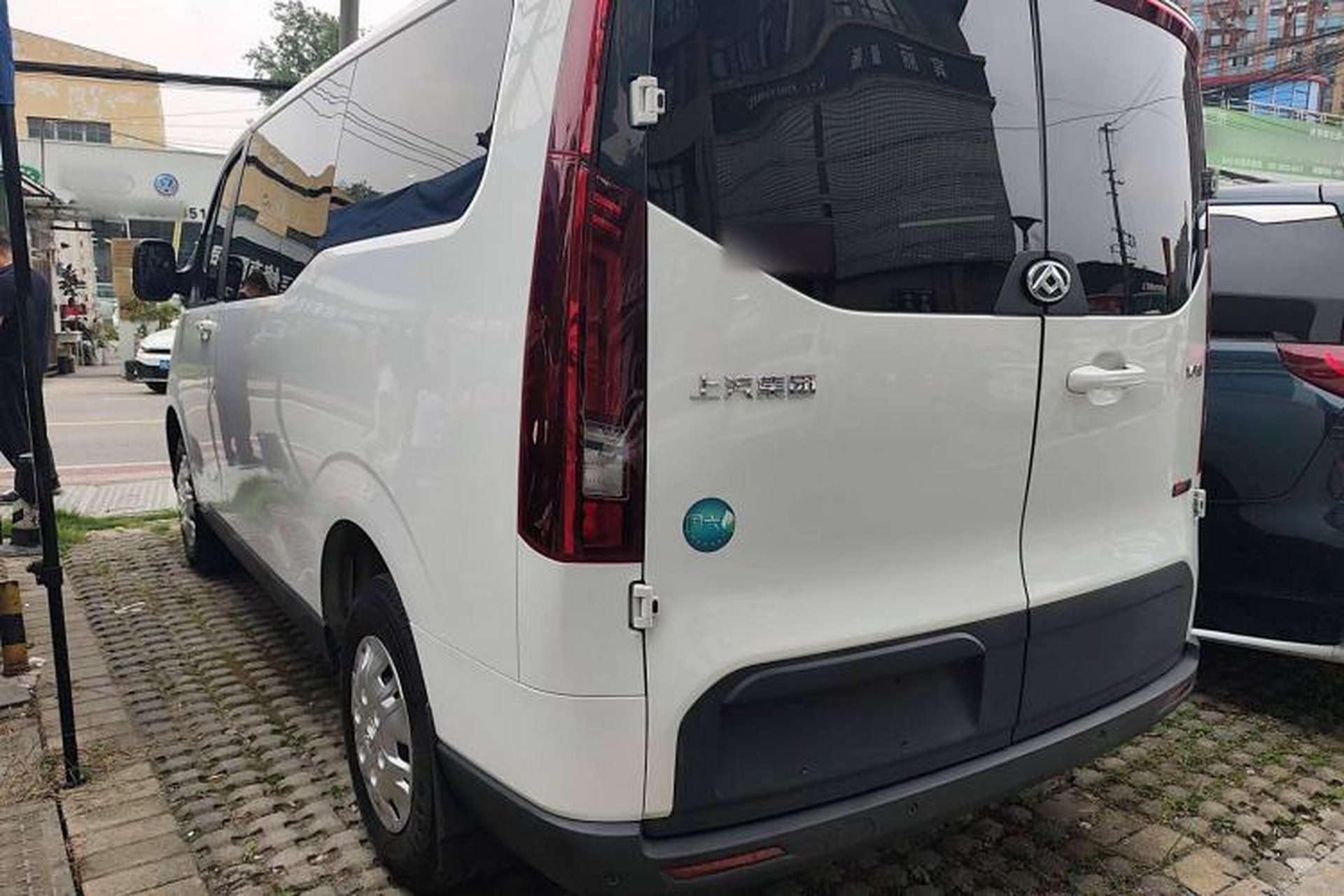 Used SAIC MAXUS Xintu V70 2023 2.0T Elite Edition Automatic Short Wheelbase Low Roof – 5/6 Seats Exterior 3