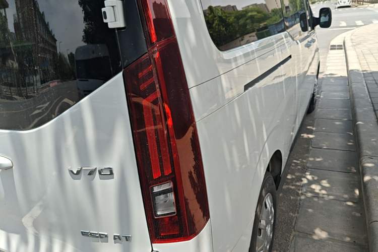 Used SAIC MAXUS Xintu V70 2023 2.0T Elite Edition Automatic Long Wheelbase Mid-Height 6/7 Seats Exterior 3