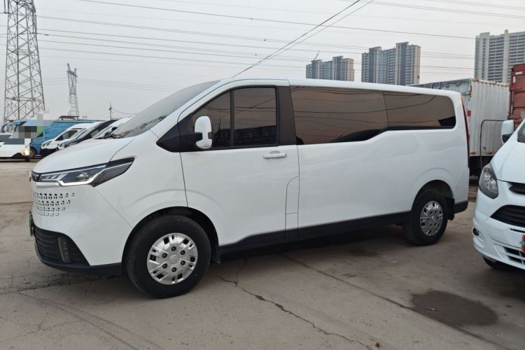 Used SAIC MAXUS Xintu V70 2023 2.0T Elite Edition Automatic Long Wheelbase Low Roof – 6/7 Seats Exterior 3